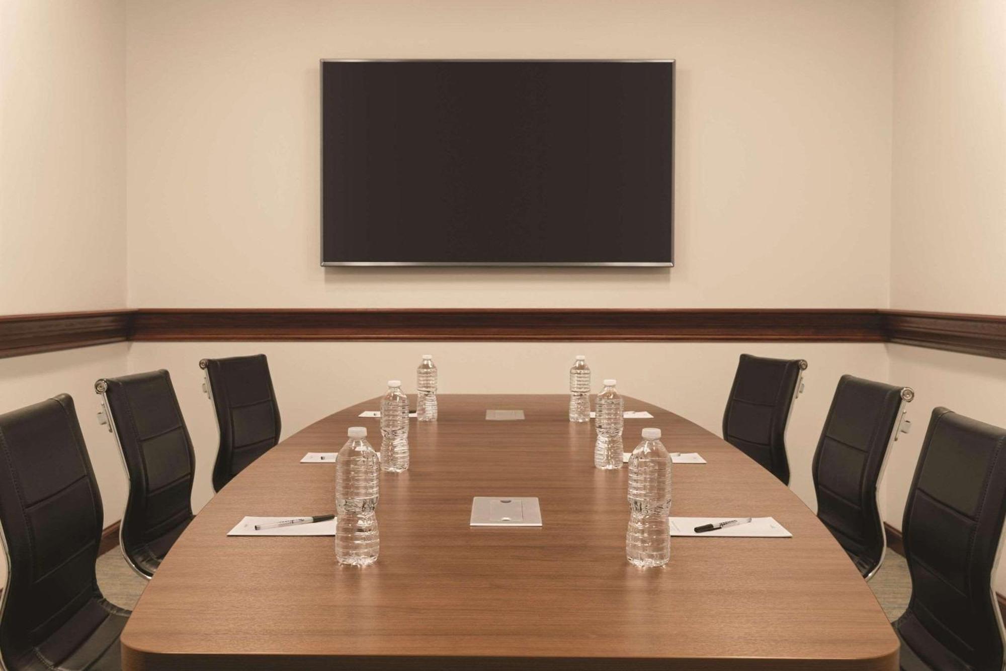Radisson Hotel & Conference Center רוקפורד מראה חיצוני תמונה