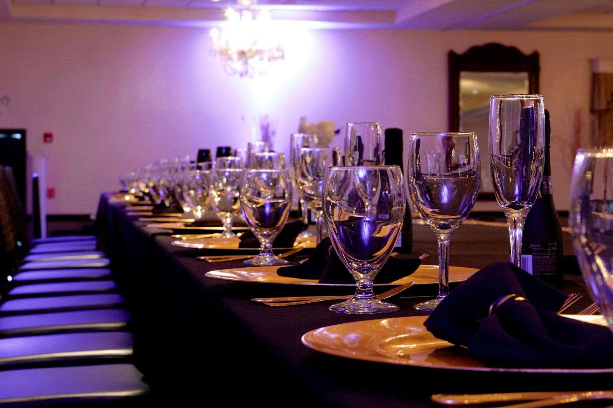Radisson Hotel & Conference Center רוקפורד מראה חיצוני תמונה