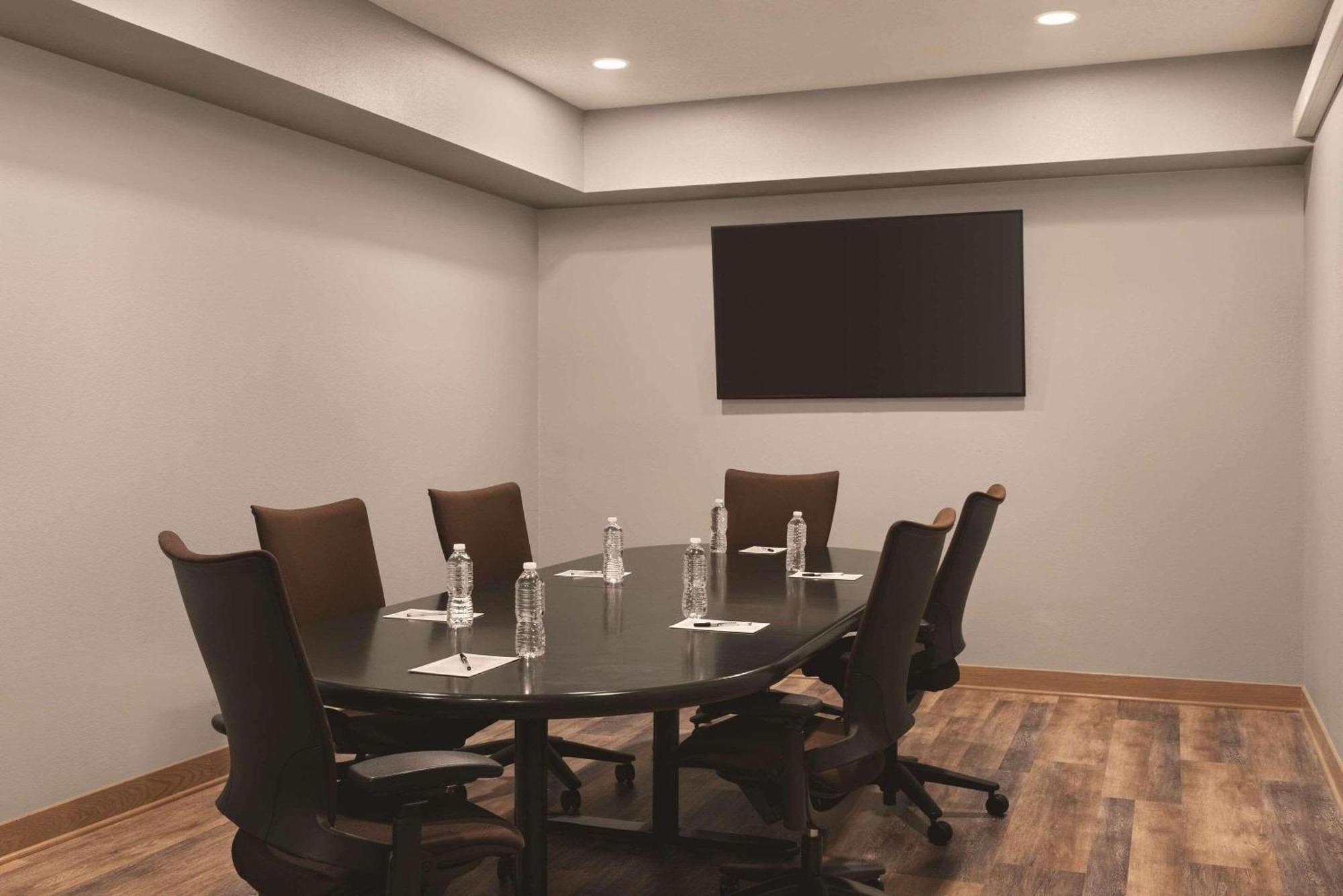 Radisson Hotel & Conference Center רוקפורד מראה חיצוני תמונה