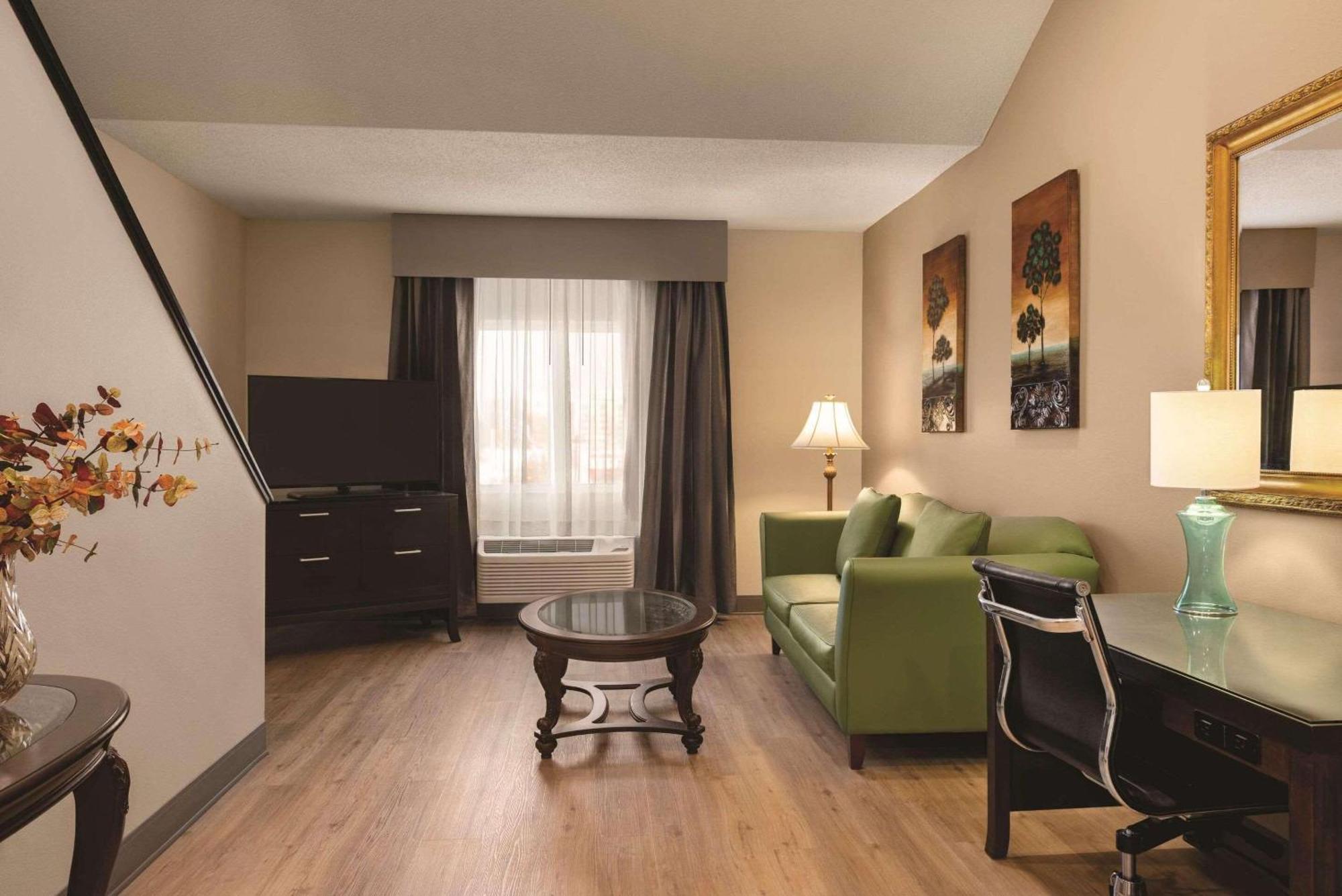Radisson Hotel & Conference Center רוקפורד מראה חיצוני תמונה