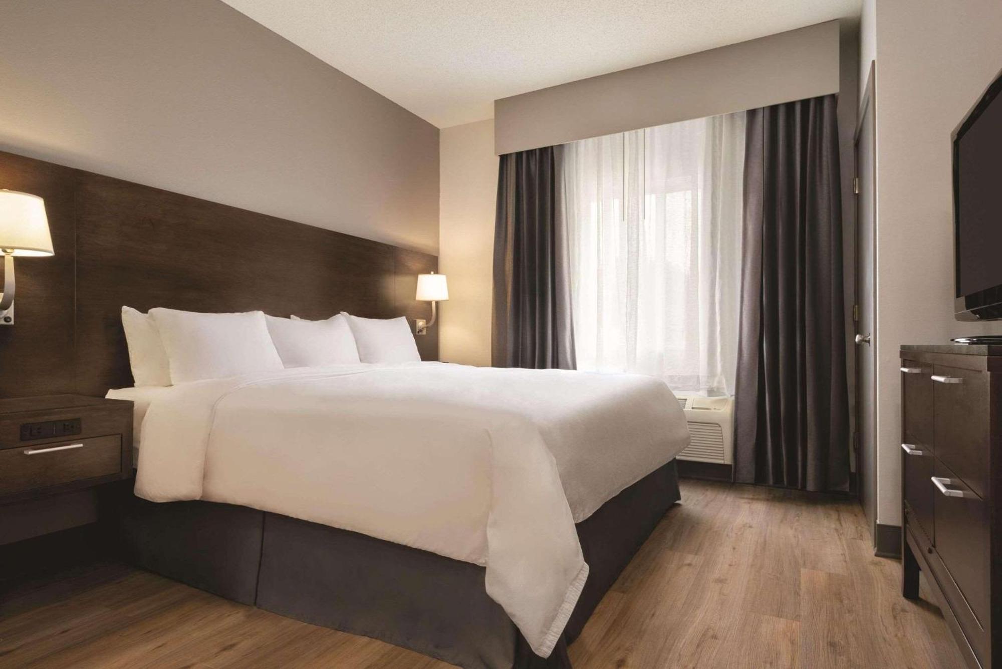 Radisson Hotel & Conference Center רוקפורד מראה חיצוני תמונה