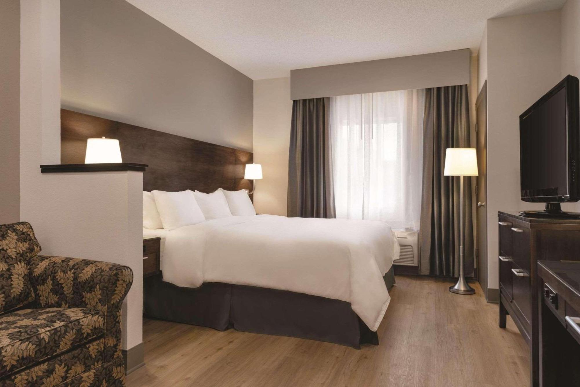 Radisson Hotel & Conference Center רוקפורד מראה חיצוני תמונה