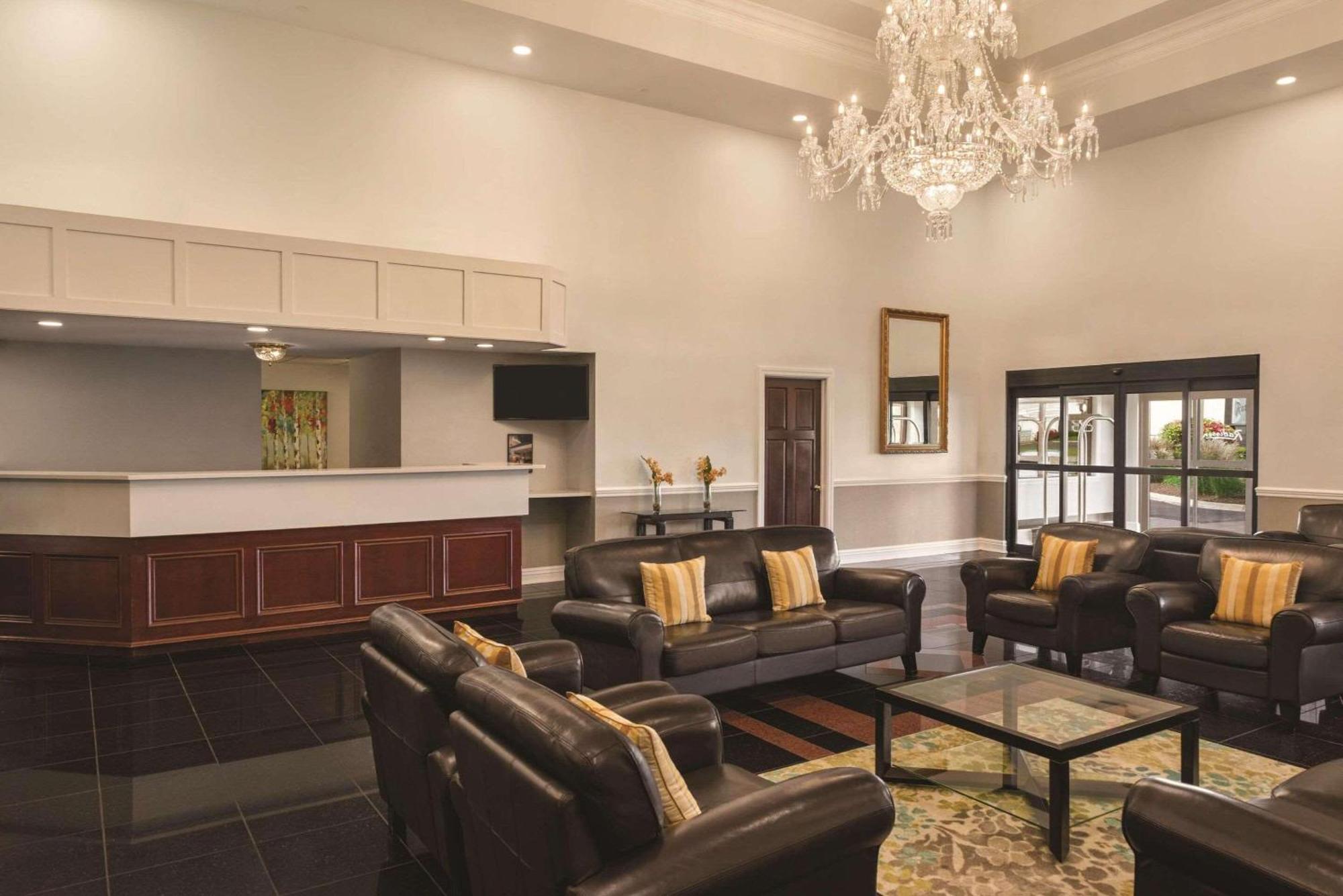 Radisson Hotel & Conference Center רוקפורד מראה חיצוני תמונה