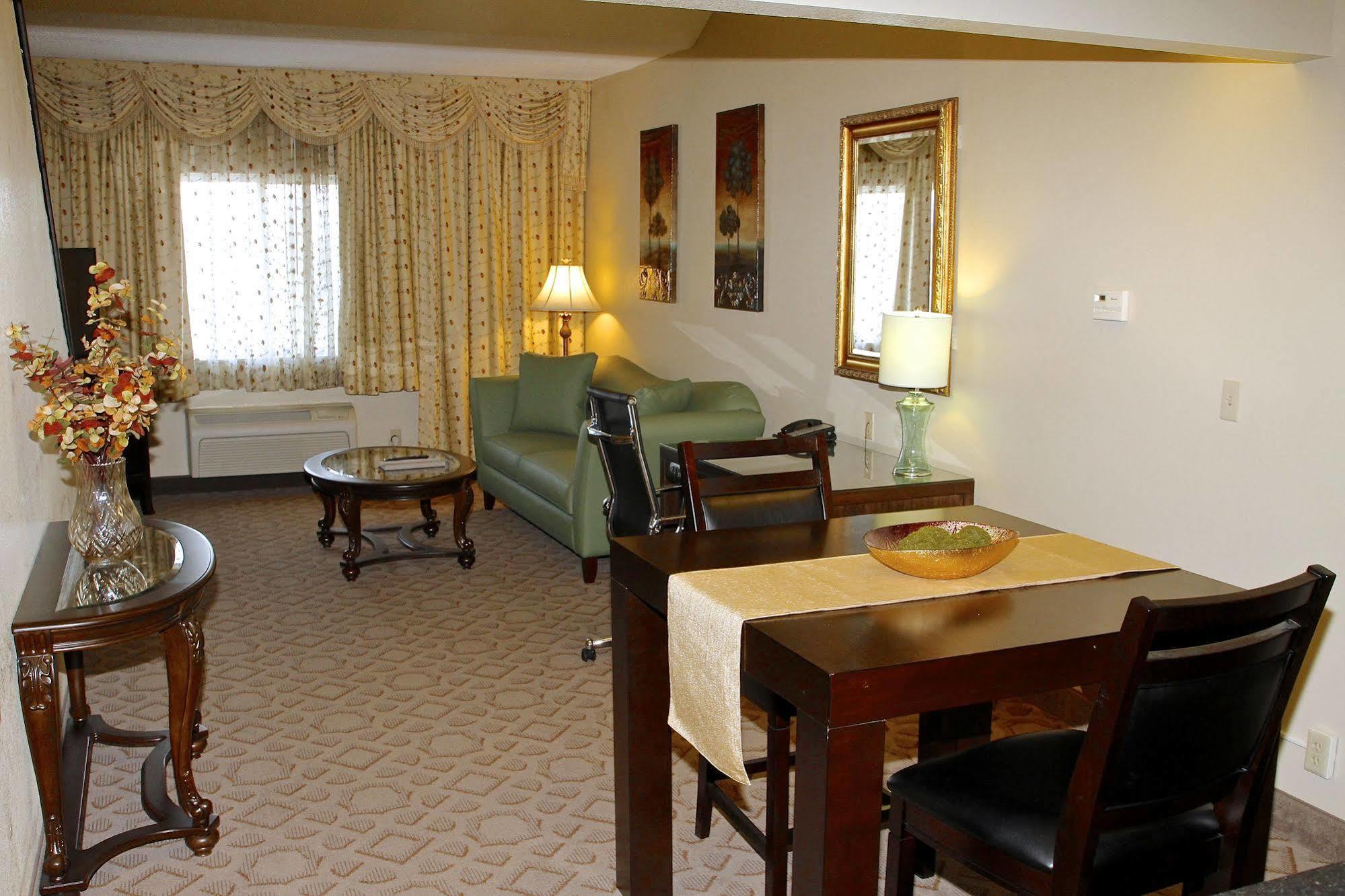 Radisson Hotel & Conference Center רוקפורד מראה חיצוני תמונה