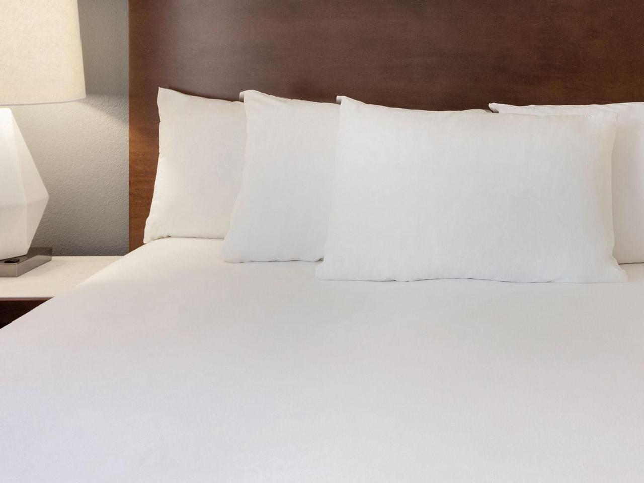 Radisson Hotel & Conference Center רוקפורד מראה חיצוני תמונה